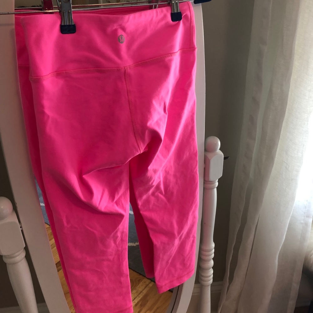 Lululemon Bright Pink cropped leggings